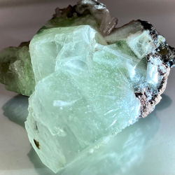 天使の水晶˚✧₊⁎  虹入り　グリーンアポフィライト　原石　クラスター　魚眼石 5枚目の画像