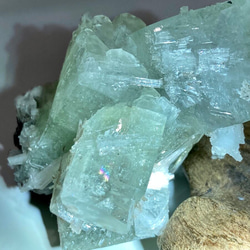 天使の水晶˚✧₊⁎  虹入り　グリーンアポフィライト　原石　クラスター　魚眼石 4枚目の画像