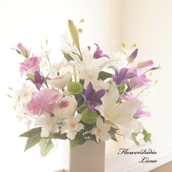 【仏花】カサブランカと輪菊とクレマチスのスペシャル仏花(紫）　初盆の贈り物に 1枚目の画像