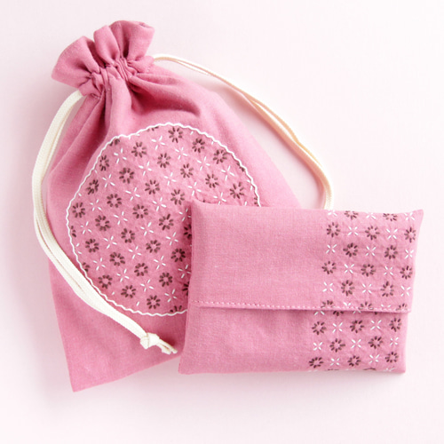 ピンクの白玉様ポケットティッシュケースまNo.621赤い薔薇刺繍 ピンクの白玉様ポケットティッシュケースまNo.621赤い薔薇刺繍 ギフト