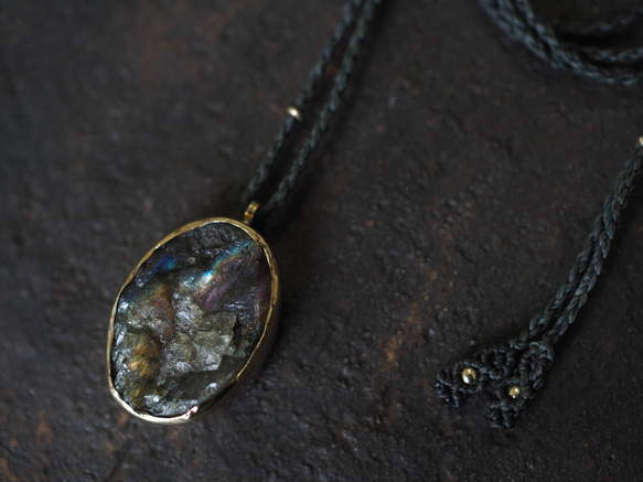 labradorite brass necklace (higasa) 2枚目の画像