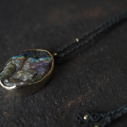 labradorite brass necklace (higasa) 7枚目の画像