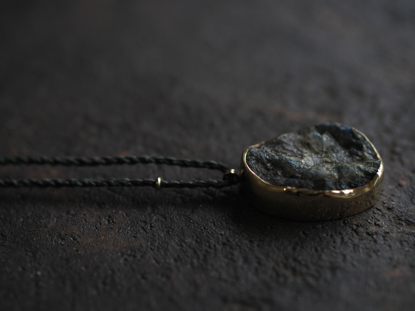 labradorite brass necklace (higasa) 11枚目の画像