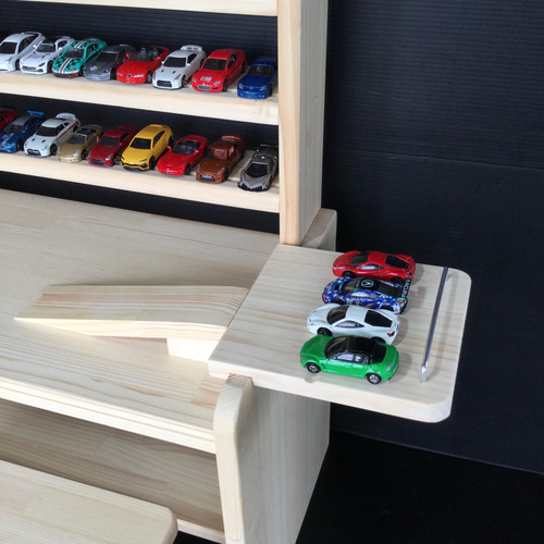 トミカ収納棚 4段 キッズテーブル 木製 おもちゃ・人形 大人の トミカ収納棚 4段 キッズテーブル 木製 おもちゃ・人形 大人の