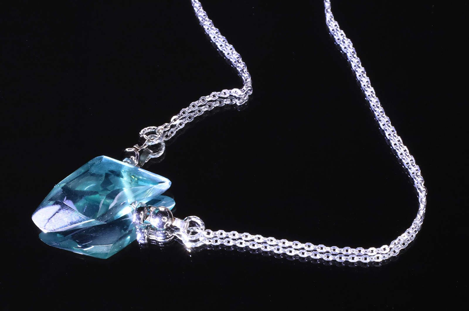 【blue.ks】天然フローライトの一粒ネックレストップ