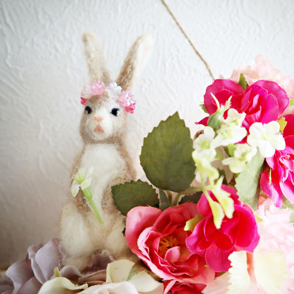 Spring Garden のリース　★薔薇×ウサギ クレセントハンギング 2枚目の画像