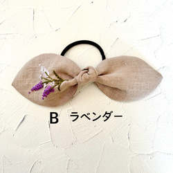 手刺繍のお花　リネンのヘアゴムリボン 3枚目の画像