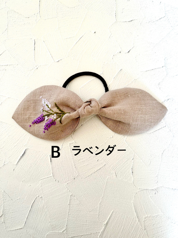 手刺繍のお花　リネンのヘアゴムリボン 3枚目の画像