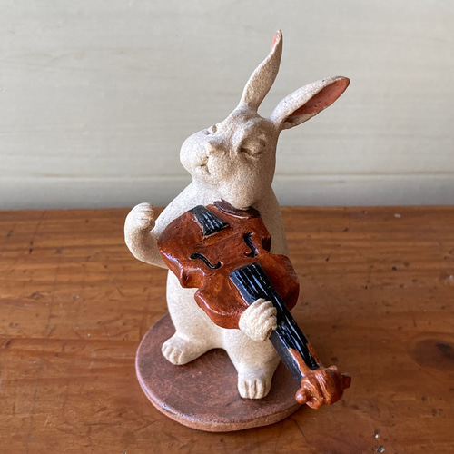 うさぎ人形バイオリンを弾く その他人形 彩炎陶房M 通販｜Creema 