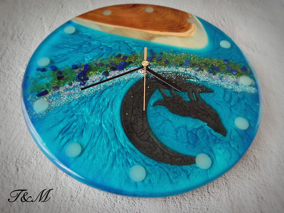 ウッド レジン 壁掛け時計 蓄光 (ウルフ / 夜空 / 天の川 / ブルー)　【1点もの】 6枚目の画像