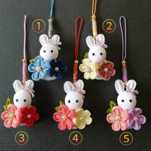 ハンドメイド　ストラップ　うさぎ つまみ細工 うさぎストラップ 根付ストラップ チャーム 干支