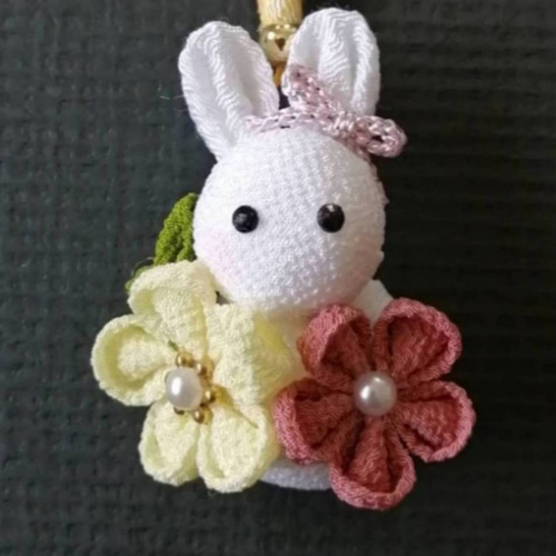 つまみ細工 うさぎストラップ 根付ストラップ チャーム 干支 うさぎ