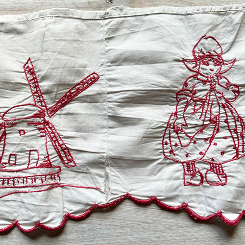 フランス アンティーク ヴィンテージ 赤刺繍 手刺繍 棚飾り