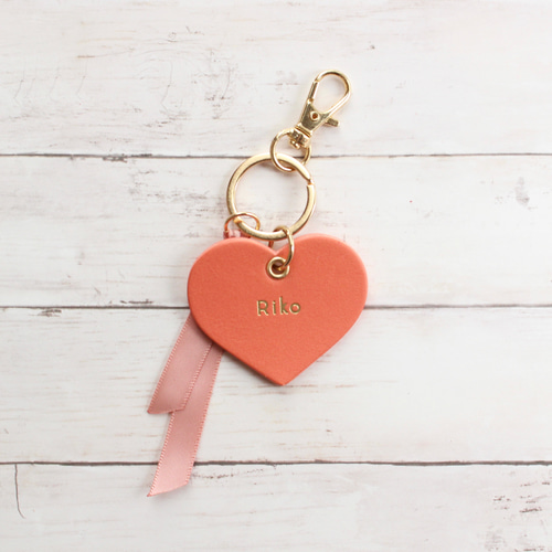 送料無料・ハートのレザーチャーム キーホルダー レッド/ピンク 名入れ