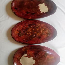 [皿・盆] 　変わった形の錦塗皿　「うさぎ」　木製漆塗 5枚目の画像
