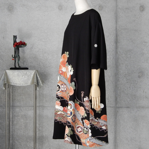 着物リメイク   黒留ワンピース　チュニック　フレアー袖/ フリーサイズ  kimono 　 3枚目の画像