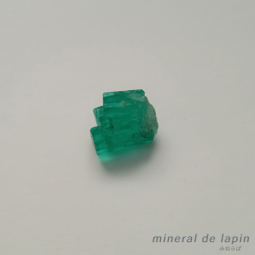 エメラルド原石 4.85カラット 天然石 mineral de lapin 通販