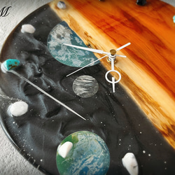 宇宙 ウッド レジン 壁掛け時計 (宇宙 / 星 / 惑星 / 地球 / 彗星 / スプレーアート )　【1点もの】 6枚目の画像