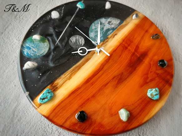 宇宙 ウッド レジン 壁掛け時計 (宇宙 / 星 / 惑星 / 地球 / 彗星 / スプレーアート )　【1点もの】 4枚目の画像