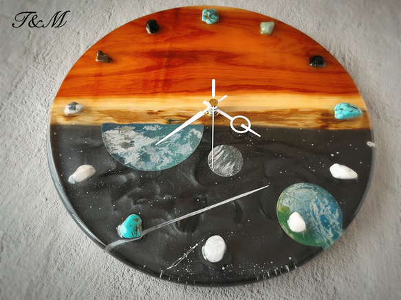 宇宙 ウッド レジン 壁掛け時計 (宇宙 / 星 / 惑星 / 地球 / 彗星 / スプレーアート )　【1点もの】 5枚目の画像