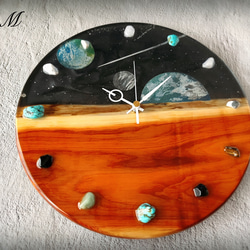 宇宙 ウッド レジン 壁掛け時計 (宇宙 / 星 / 惑星 / 地球 / 彗星 / スプレーアート )　【1点もの】 2枚目の画像