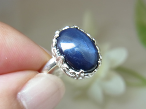 一点もの】スター サファイア レース風台座 ブルー系 輝く シラー