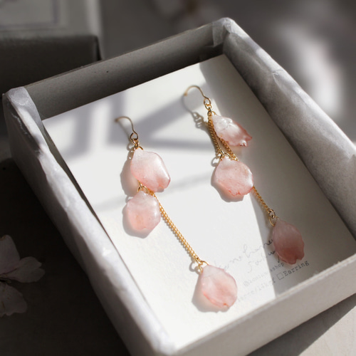 ひらひら桜の花びらピアス｜イヤリング｜No.185 イヤリング