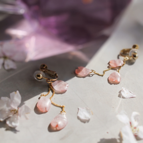 ひらひら桜の花びらピアス｜イヤリング｜No.185 イヤリング