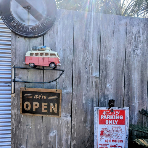 可愛らしい 壁掛け看板 ワーゲンバス オープン&クローズド