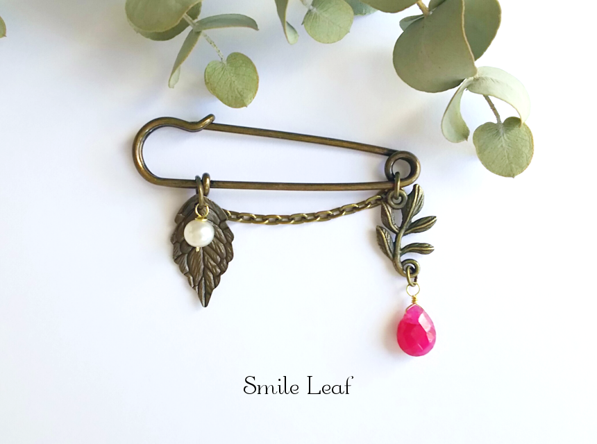 ルビーと淡水パールのアンティーク風ブローチ 4,050円