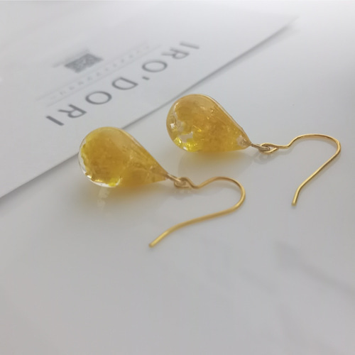 133 薔薇一輪✖︎かすみ草等のハイクオリティレジン雫型　ピアスorイヤリング かすみ草の雫イヤリングorピアス – 宙フェス夜市