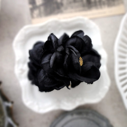 花びらのポニーフック ■ ライラックのふんわりシルエット ■ 漆黒 ブラック 4枚目の画像