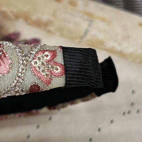 B品】ピンクの刺繍がエキゾチック！インド刺繍リボンカチューシャ