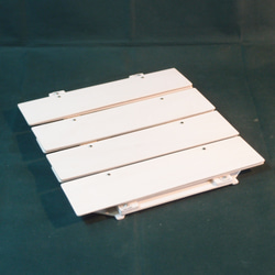 パタポンな木製什器　段差5㎝　33㎝幅４段・幕板付き・オールホワイト 9枚目の画像