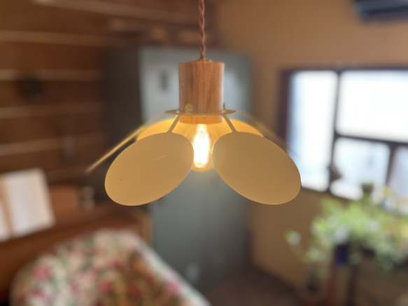 はなびらペンダント照明 2枚目の画像