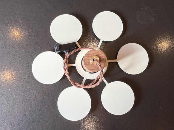 はなびらペンダント照明 3枚目の画像