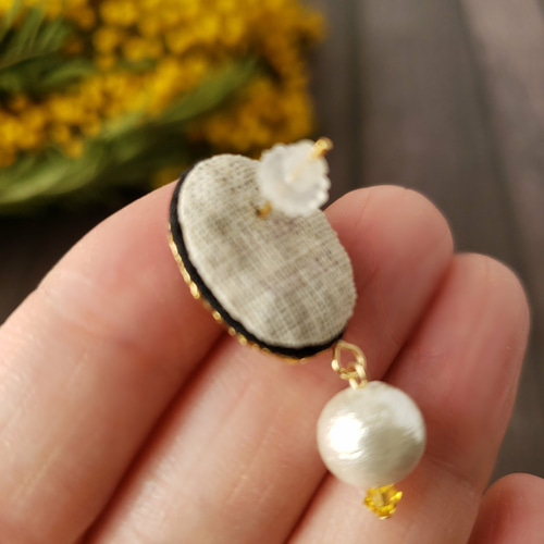 【ハンドメイドイヤリング】ミモザ　新品 華やかな明るい気持ちに ミモザ刺繍 イヤリング/ピアス 大人