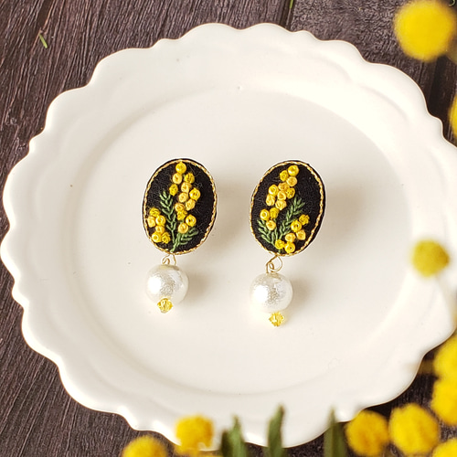華やかな明るい気持ちに ミモザ刺繍 イヤリング/ピアス 大人ナチュラル 