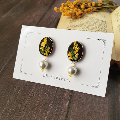 【ハンドメイドイヤリング】ミモザ　新品 華やかな明るい気持ちに ミモザ刺繍 イヤリング/ピアス 大人
