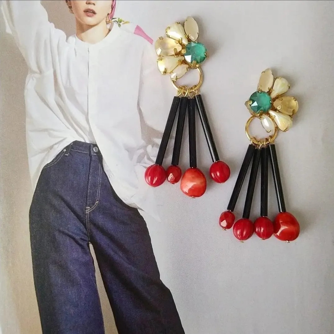 人気！！2way グリーンクリスタルとヴィンテージ ガラスを贅沢に使ったデニムに合わせたくなる個性的イヤリング/ピアス