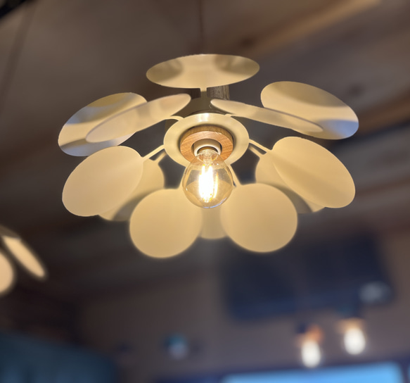 はなびら二重ペンダント照明 1枚目の画像