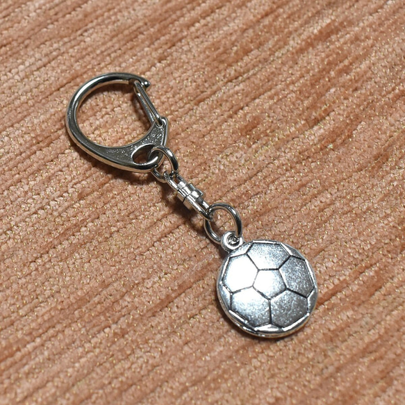 サッカーボールのキーホルダー 2枚目の画像