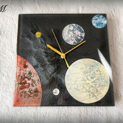 宇宙 レジン 壁掛け時計 (宇宙 / 金星 / 火星 / 惑星 / 地球 / スプレーアート )　【1点もの】 1枚目の画像