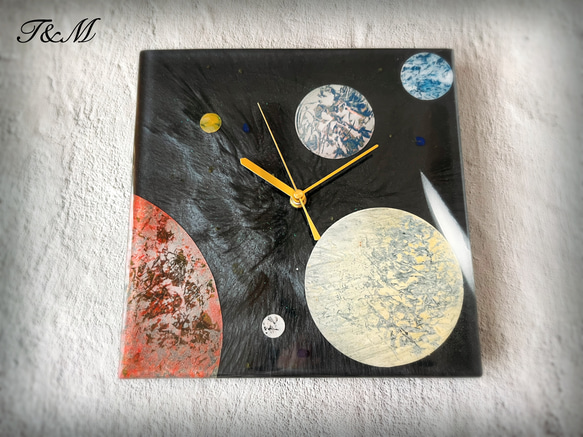 宇宙 レジン 壁掛け時計 (宇宙 / 金星 / 火星 / 惑星 / 地球 / スプレーアート )　【1点もの】 1枚目の画像