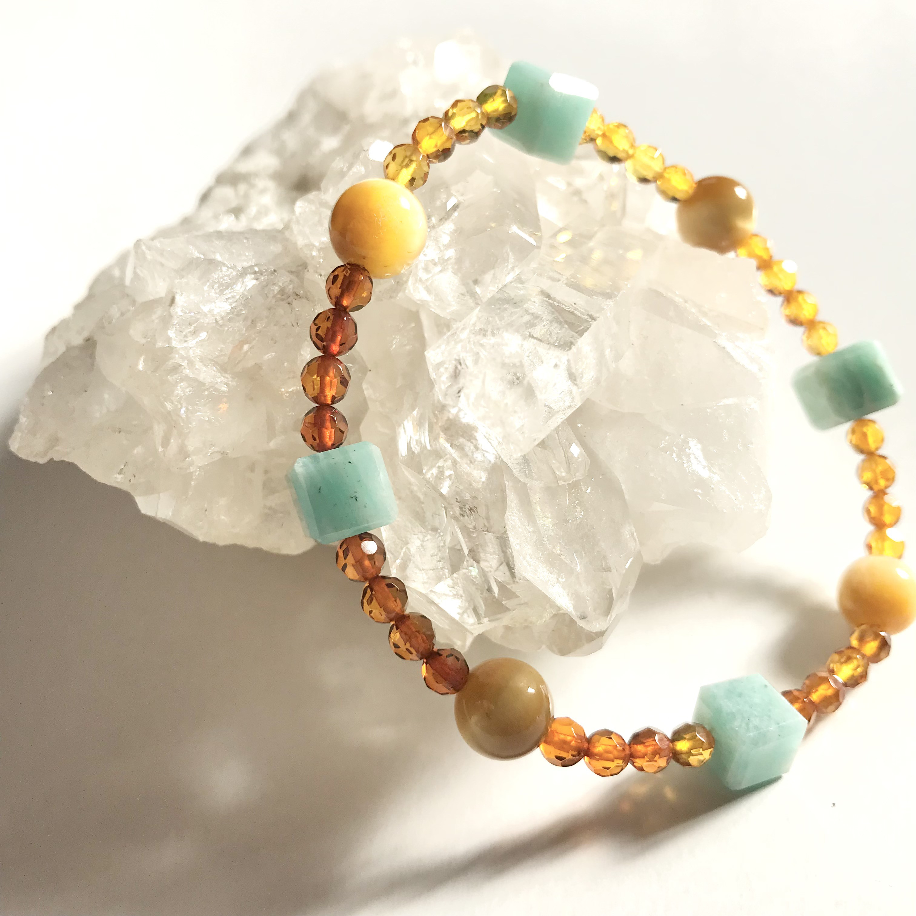 勝負運アップ　ここ一番のお守りブレスレット　タイガーアイ　アマゾナイト　アンバー