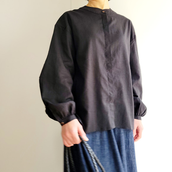 【即納】上品なリネンレーヨンのバルーン袖シャツ シンプルカジュアルオフィスにも ブラック 10枚目の画像