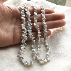 完売です　#393 keshi 湖水真珠　【6個】メタリック白ケシ　6.7×4ミリ　天然色メタリック白　高品質淡水真珠 12枚目の画像