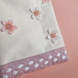 桜のビーズ立体刺繍スマホショルダー 4枚目の画像