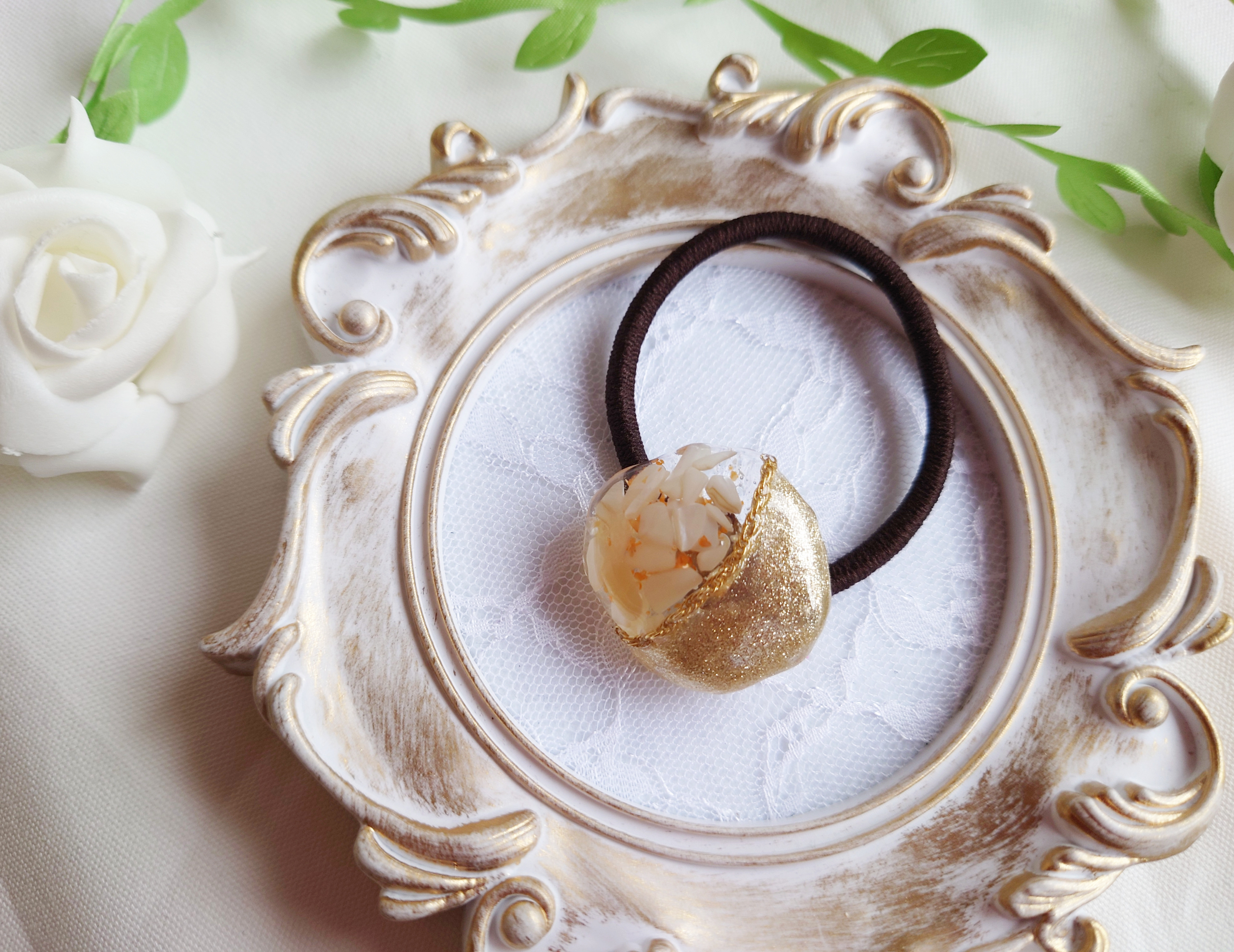 商品入れ替えの為お値下げ中〙ホワイトシェルと小花/おしゃれ