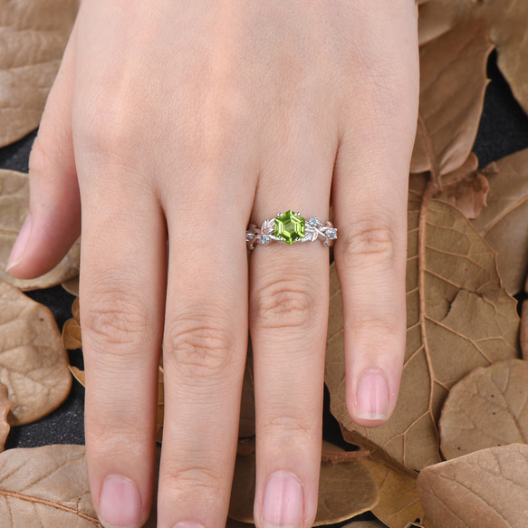 ペリドット 婚約指輪 ブルートパーズ 結婚指輪 8月 12月 誕生石 リング つる 小枝 枝 フローラル リーフ リング 6枚目の画像